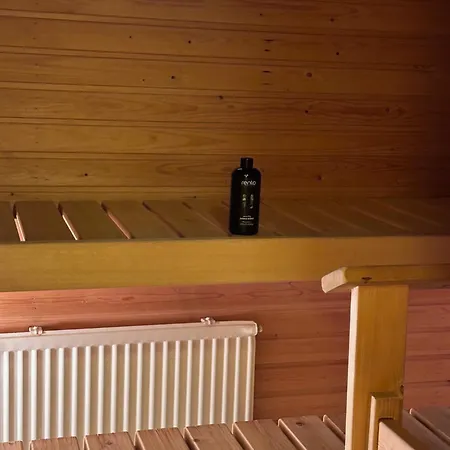 Townhouse With Private Sauna דירה אספו